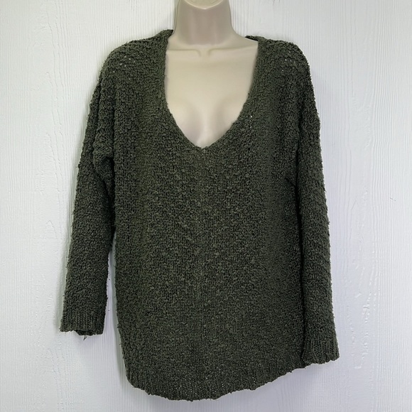 ASTR The Label - Olive Green Popcorn Boucle Deep V With Cutout Slashed Sweater M - Picture 4 of 12